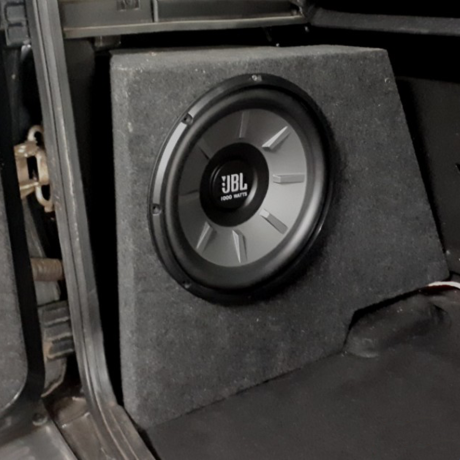 Короб под 10" сабвуфер B@3 2123 Chevrolet Niv@ (в левое крыло, 35 литров) купить недорого с доставкой в Тобольск