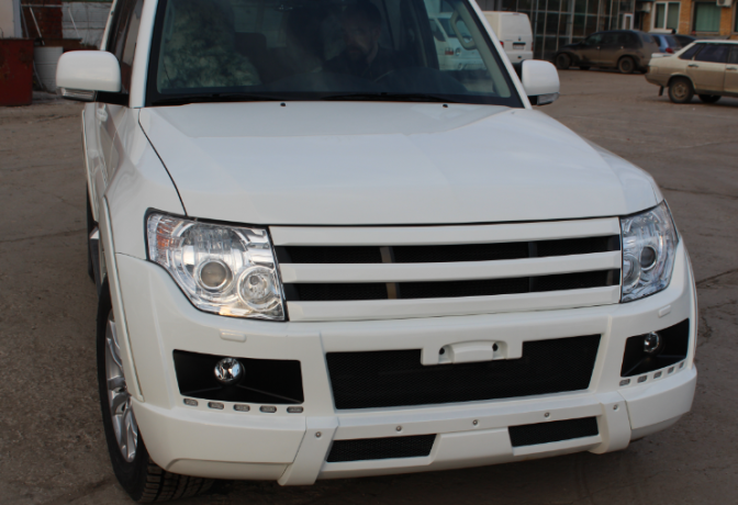 Решетка радиатора "Broomer Design" var №2 для Mitsubishi Pajero 4 (2006-2015) купить недорого с доставкой в Тобольск