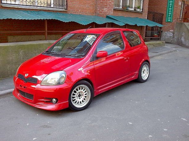 Накладка на передний бампер (сток) Toyota Vitz купить недорого с доставкой в Тобольск