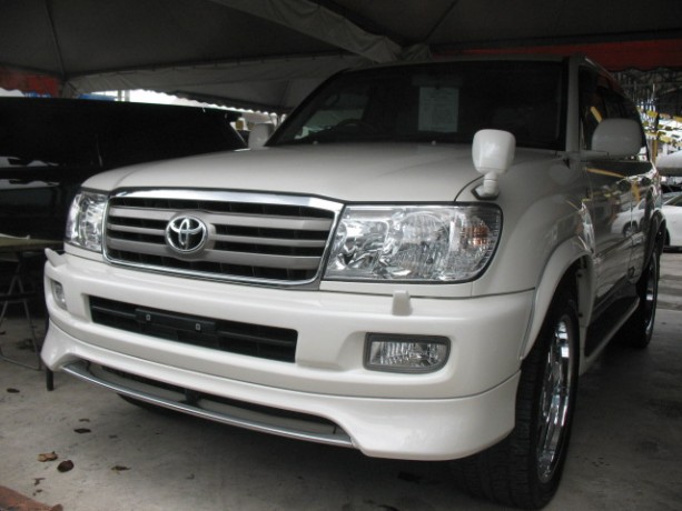 Накладка на передний бампер (сток) Toyota Land Cruiser 100 купить недорого с доставкой в Тобольск