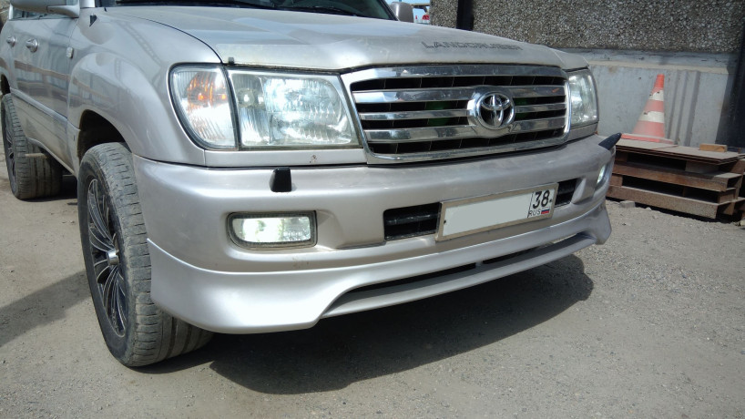 Накладка на передний бампер (сток) Toyota Land Cruiser 100 купить недорого с доставкой в Тобольск