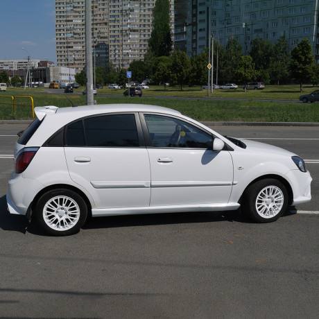 Накладки на пороги для KIA Rio JB (2006-2011) купить недорого с доставкой в Тобольск