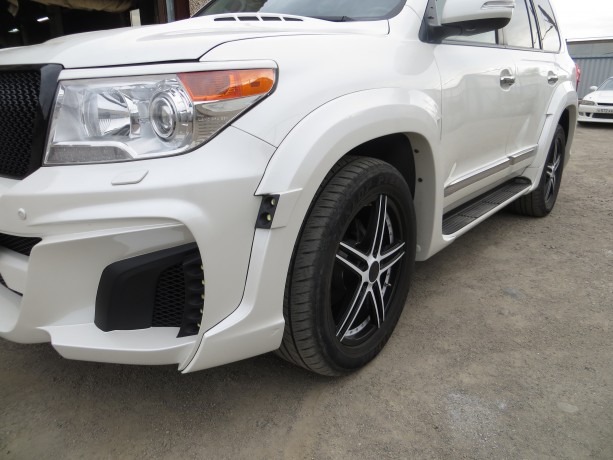 Аэродинамический обвес "Wald Black Bison" Toyota Land Cruiser 200 купить недорого с доставкой в Тобольск